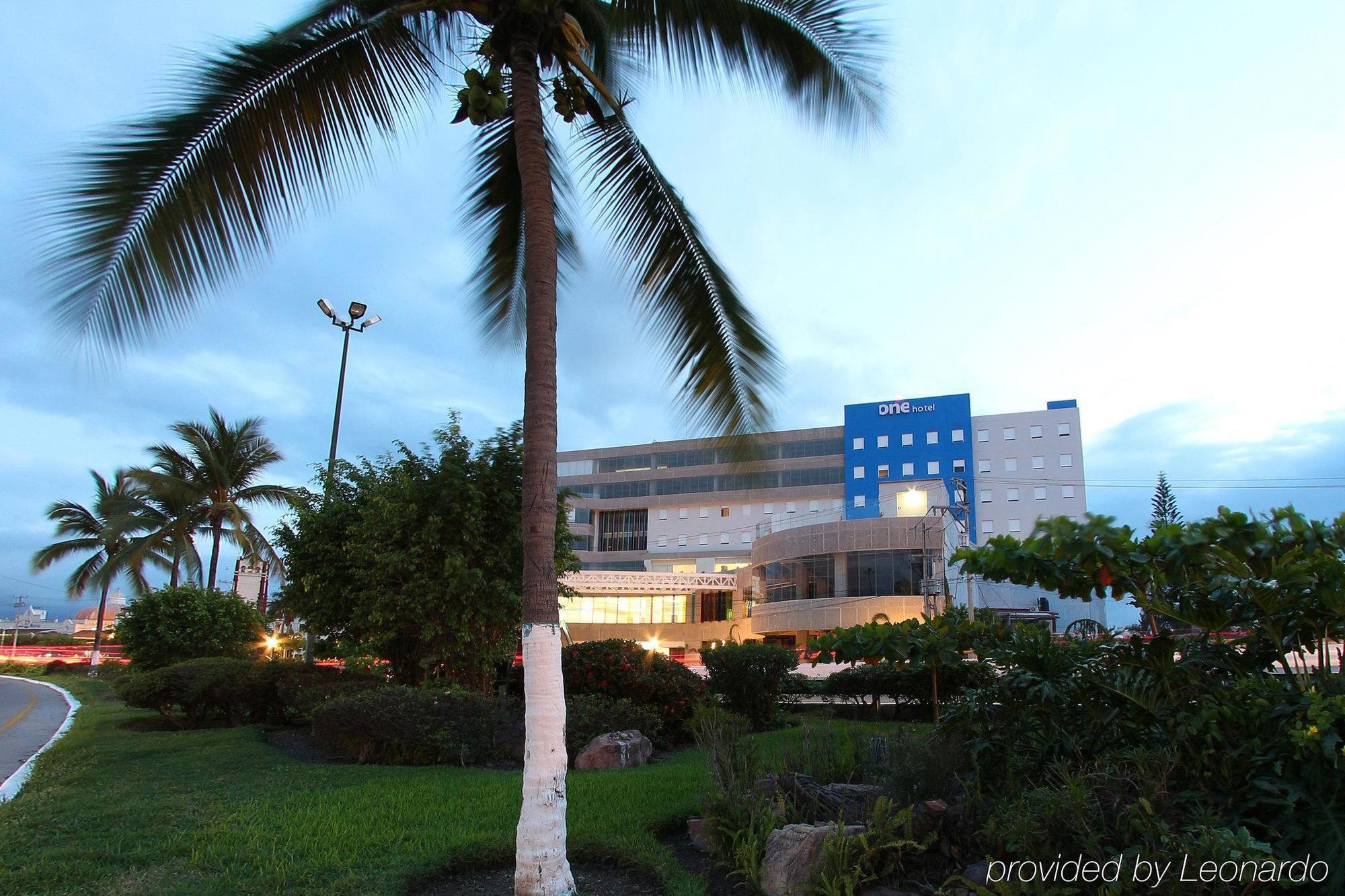 Готель One Puerto Vallarta Aeropuerto Екстер'єр фото