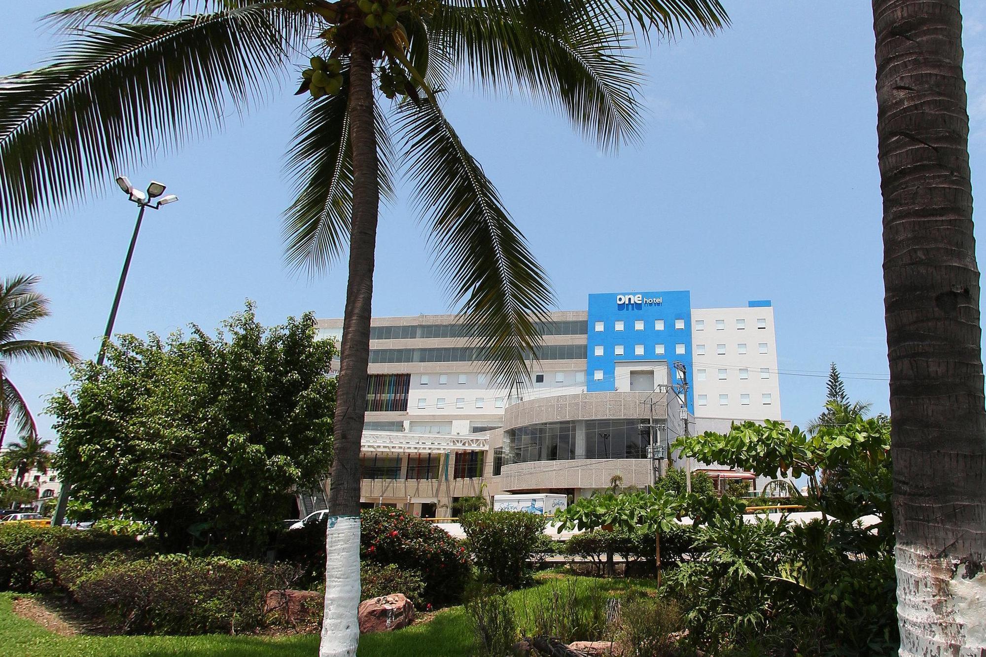 Готель One Puerto Vallarta Aeropuerto Екстер'єр фото