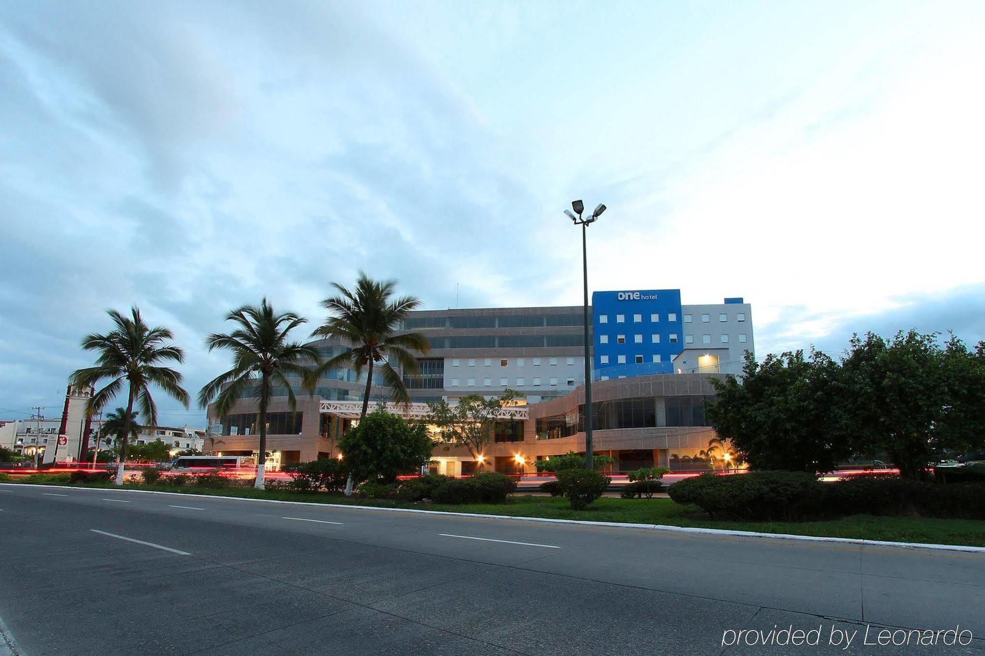 Готель One Puerto Vallarta Aeropuerto Екстер'єр фото