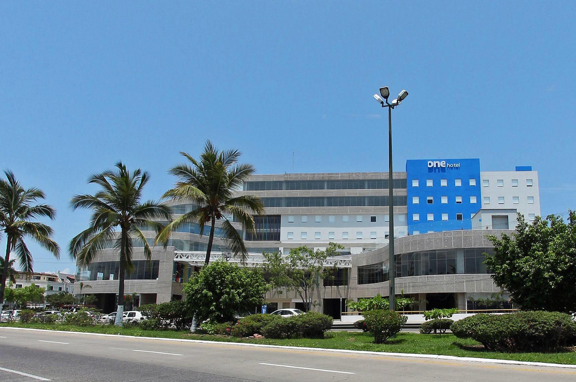 Готель One Puerto Vallarta Aeropuerto Екстер'єр фото